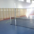   Kombinált hálótartó állvány, hüvelyes (röplabdához és teniszhez), beltéri
