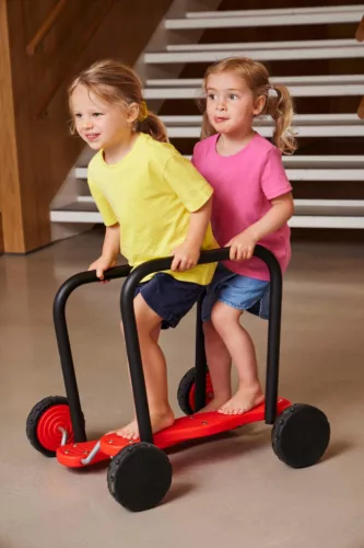 Go Go roller (2 személyes) busz, lábbal hajtható fejlesztő játék Gonge 