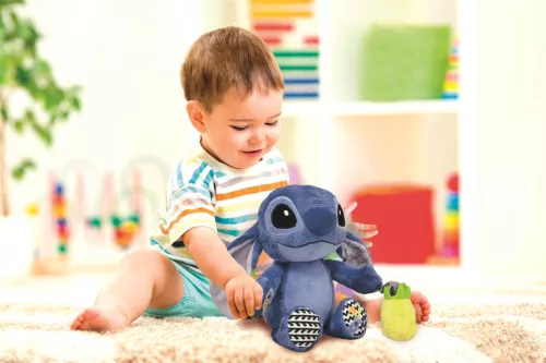 Stitch zenélő plüssfigura – Clementoni