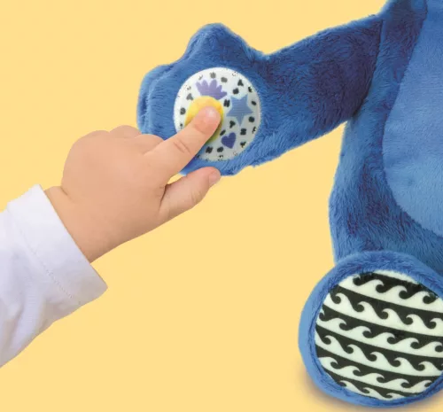 Stitch zenélő plüssfigura – Clementoni