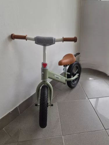 Futóbicikli, fújható kerék, menta zöld - Bumi Bike