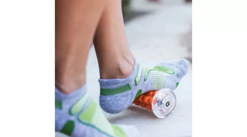 Lábmasszírozó henger narancs – TriggerPoint NANO Foot Roller