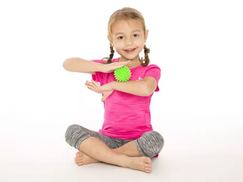 Tüskés masszírozó labda, 6,6 cm – piros, TULLO