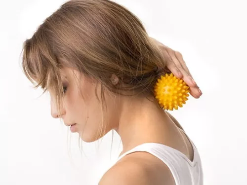 Tüskés masszírozó labda 6,6 cm – kék, Tullo