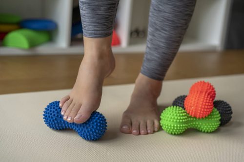 Tüskés, rehabilitációs, masszírozó duoball henger 15,5 cm – fekete, Tullo