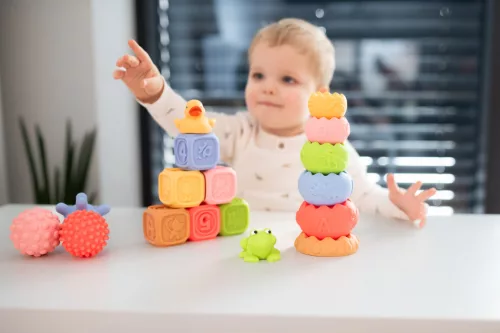 Fejlesztő szenzoros piramis Montessori 4in1 18 darabos szett – TULLO
