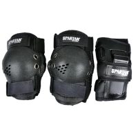 Védőfelszerelések: térdvédők, sisakok